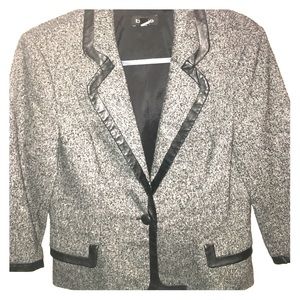 Bebe crop blazer size 12